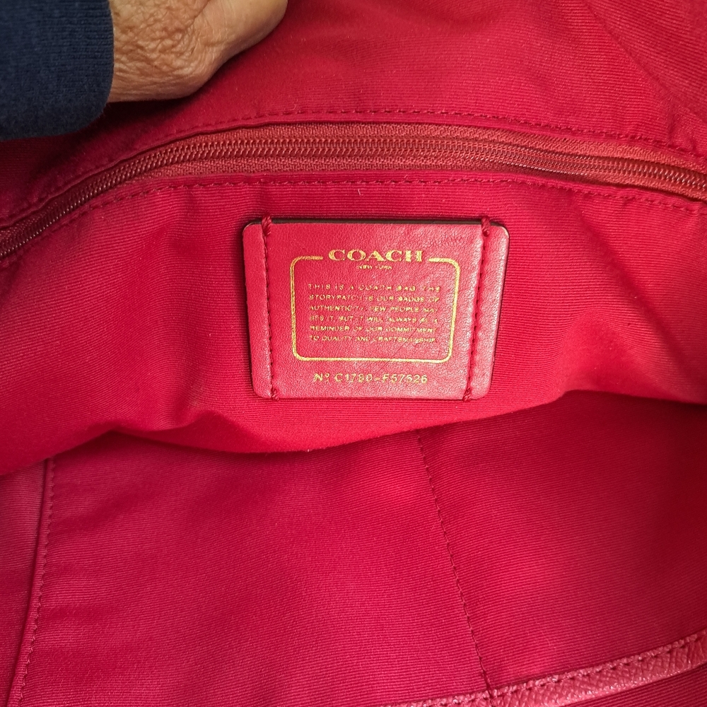 Coach Ava Pink Leather with Gold Chains Shoulder Bag Great Condition Like NEW 🥰 - Picture 7 of 9